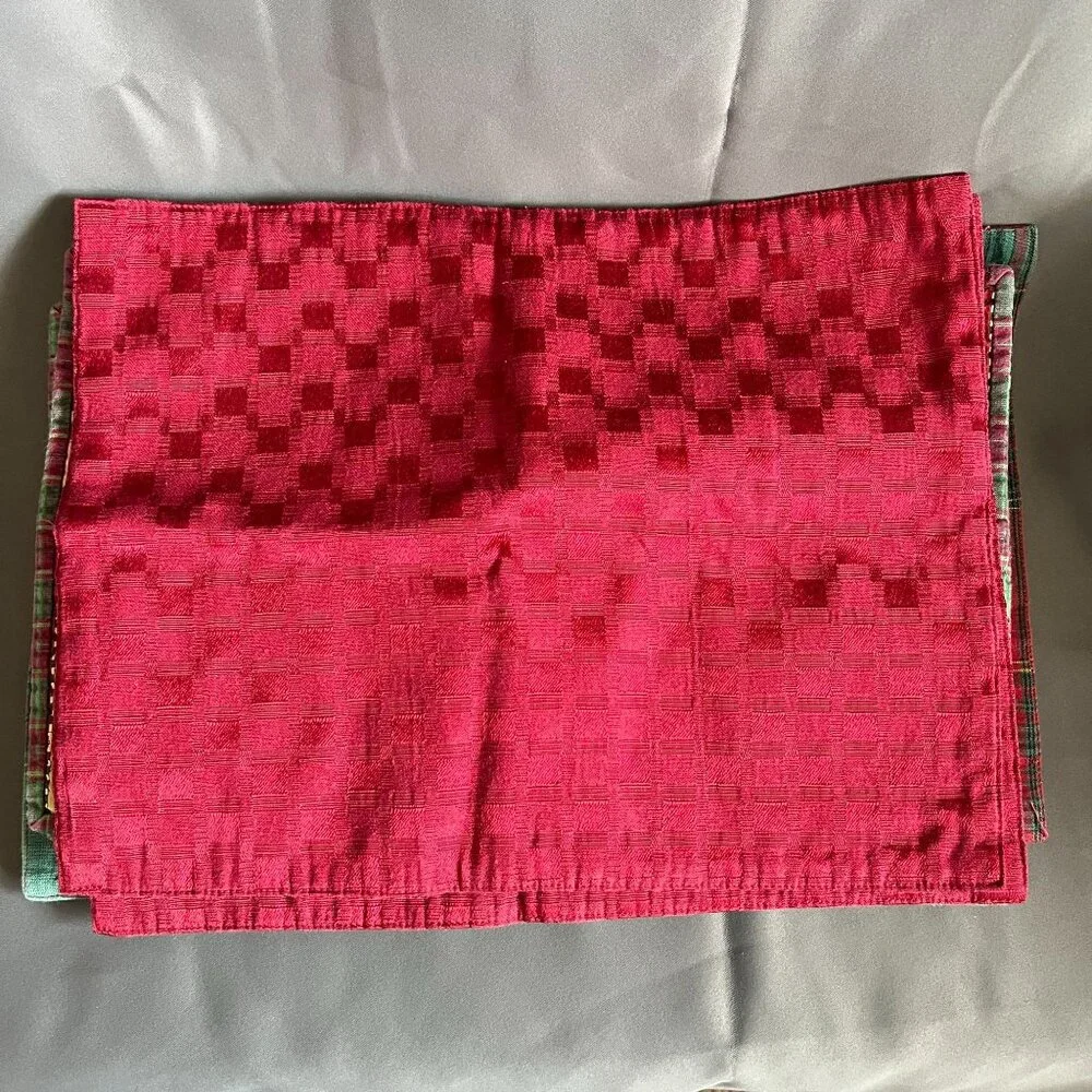 Set Of 6 Vintage Holiday Fabric Placemats With Santa Plaid & Textured Red Patter - Picture 4 of 4